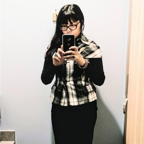 The limited vest with removable cape size small - Picture 7 of 7